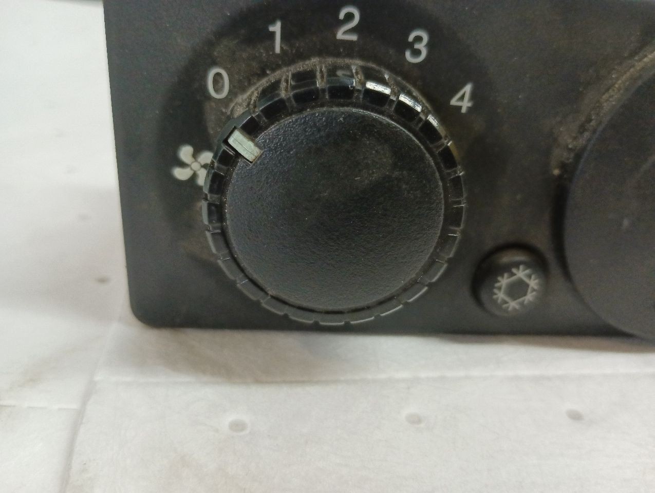 F21-1035 Kenworth T680 Sleeper Temperature Control (12340662