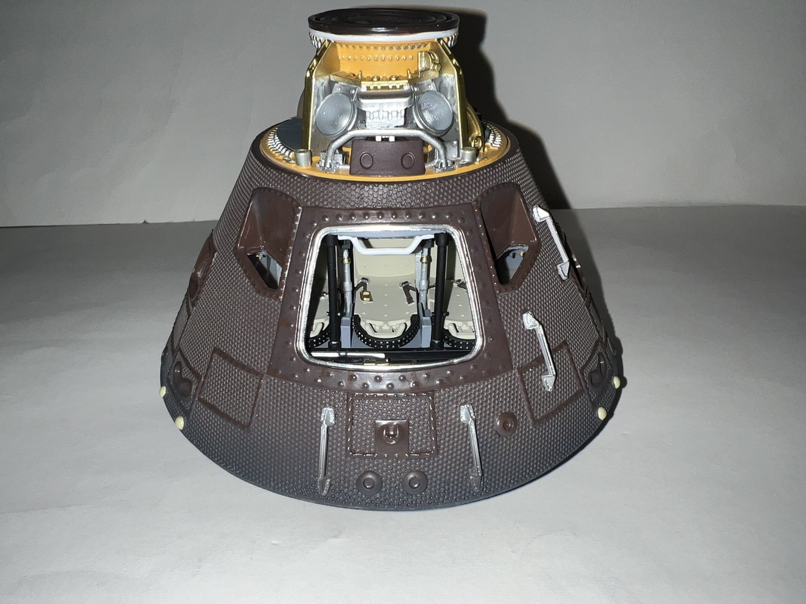 NEW 1/25 Daron Executive NASA Apollo 11 Spacecraft Capsule Command Module Model