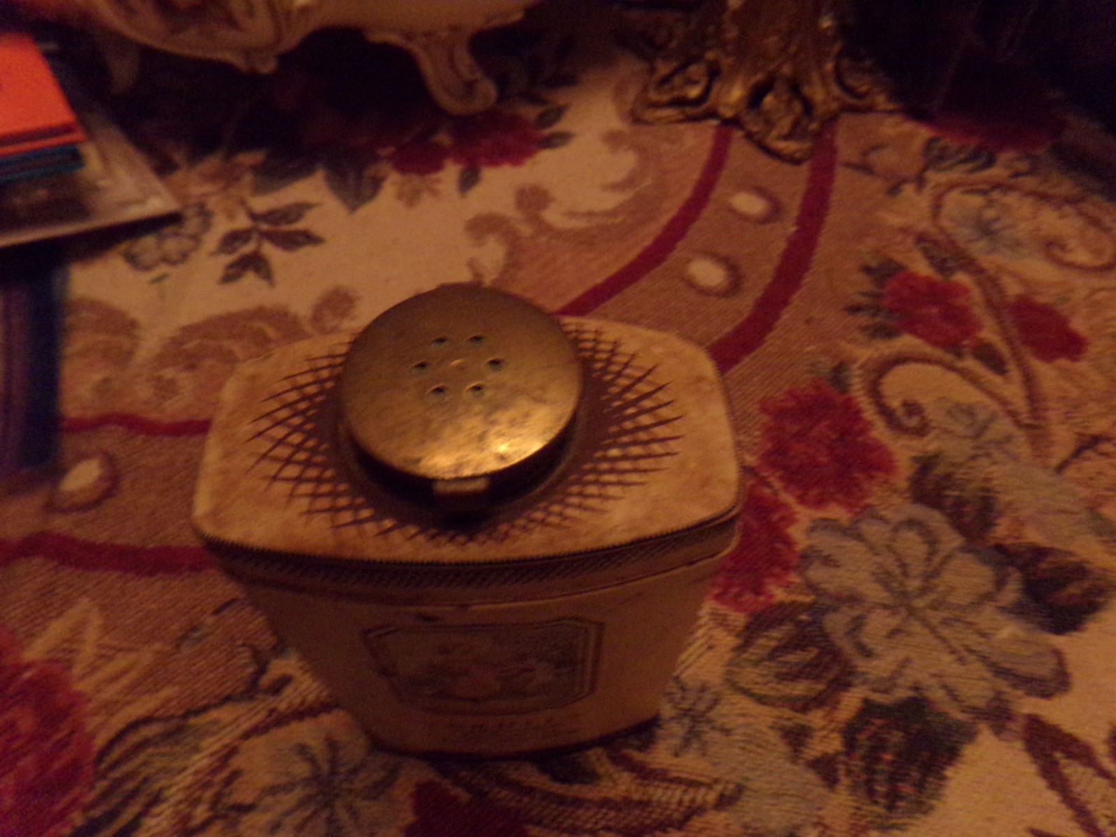 Vtg 1950's Yardley Old English Lavender Talc Powder Tin With Brass Lid
