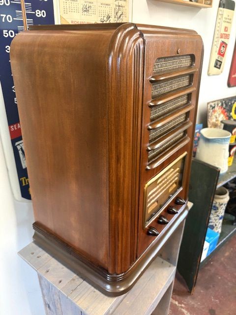 General Electric F81 Tombstone Radio