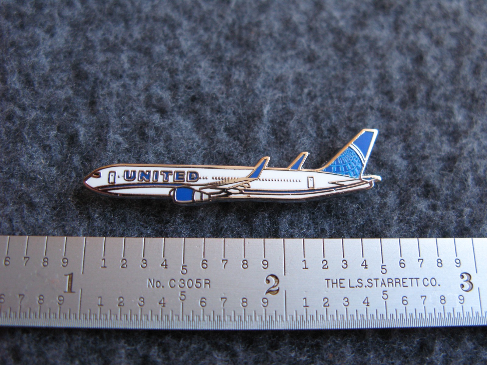 UNITED AIRLINES  /  UAL BOEING 767 PIN