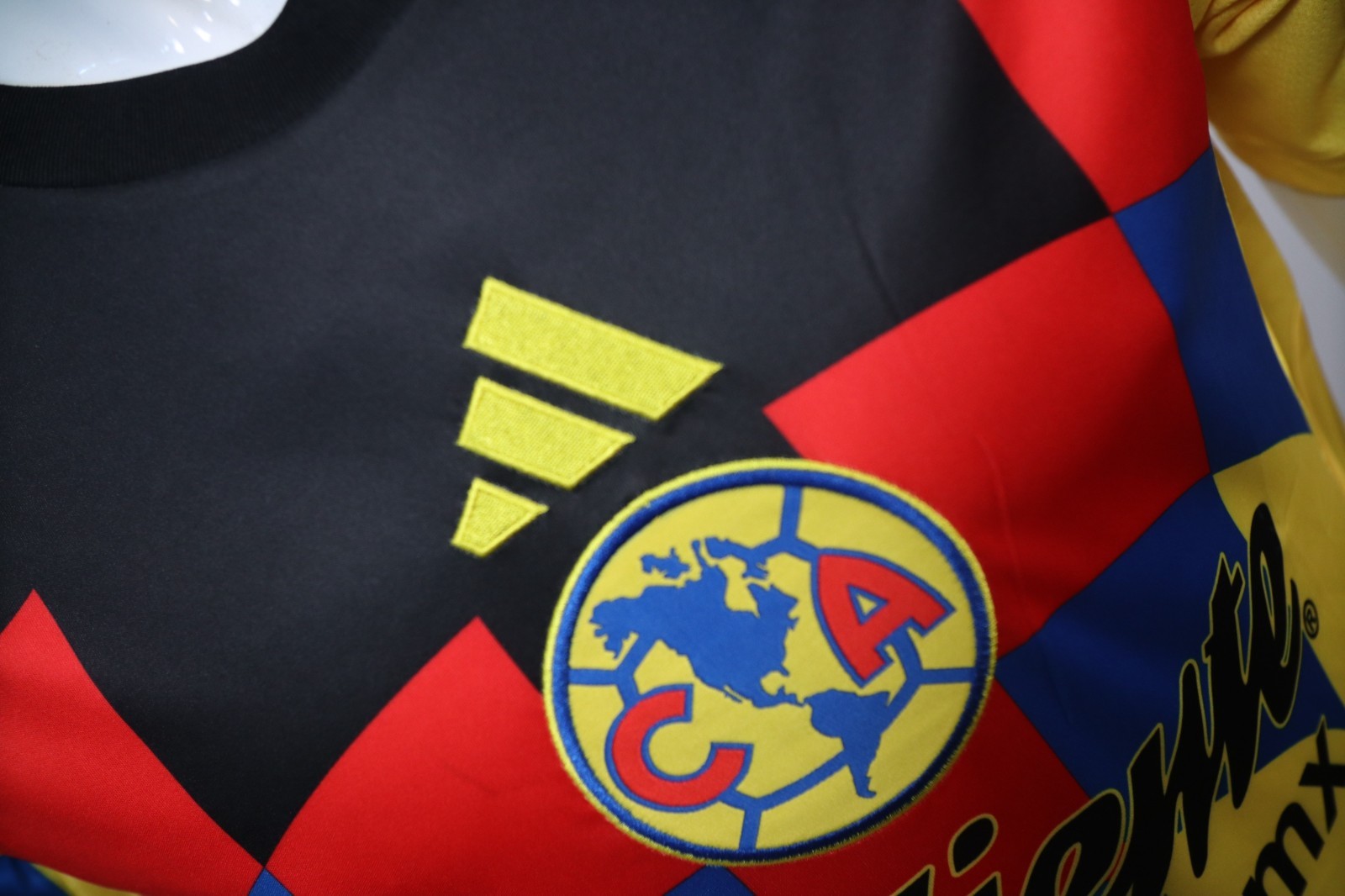 CLUB AMERICA LOCAL 25/26 MX PATCH (TALLA REDUCIDA LEER LA DISCRIPCION)