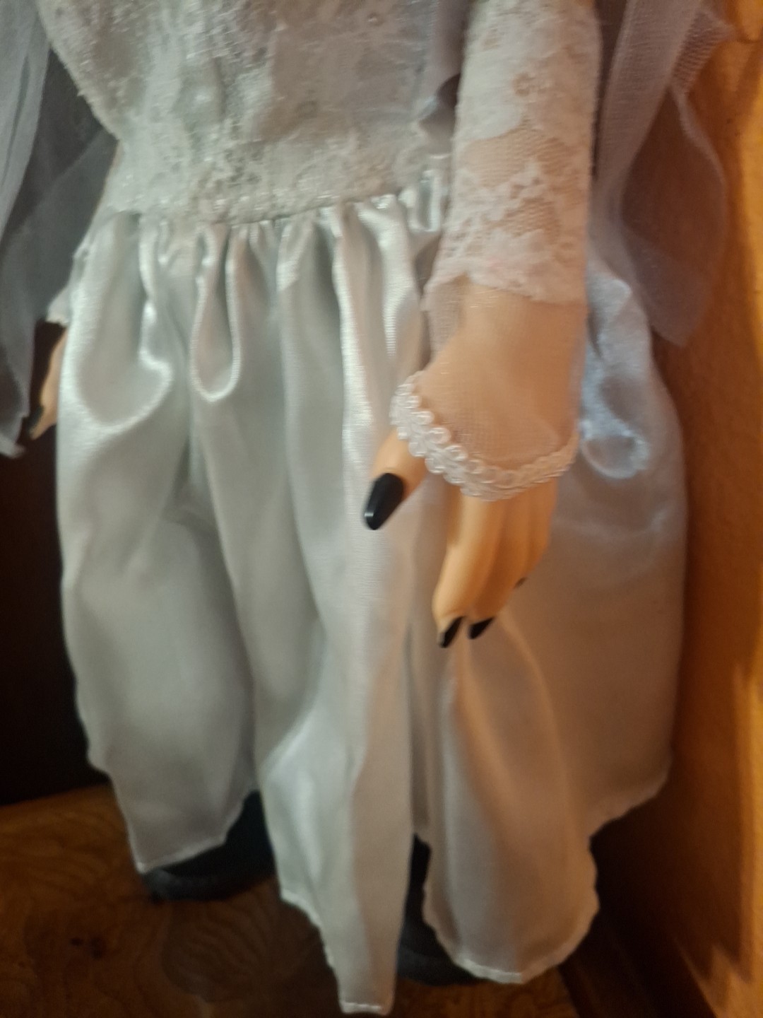 Bride Of Chucky TIFFANY TIFF 22Inch REPLICA DOLL UNIVERSAL