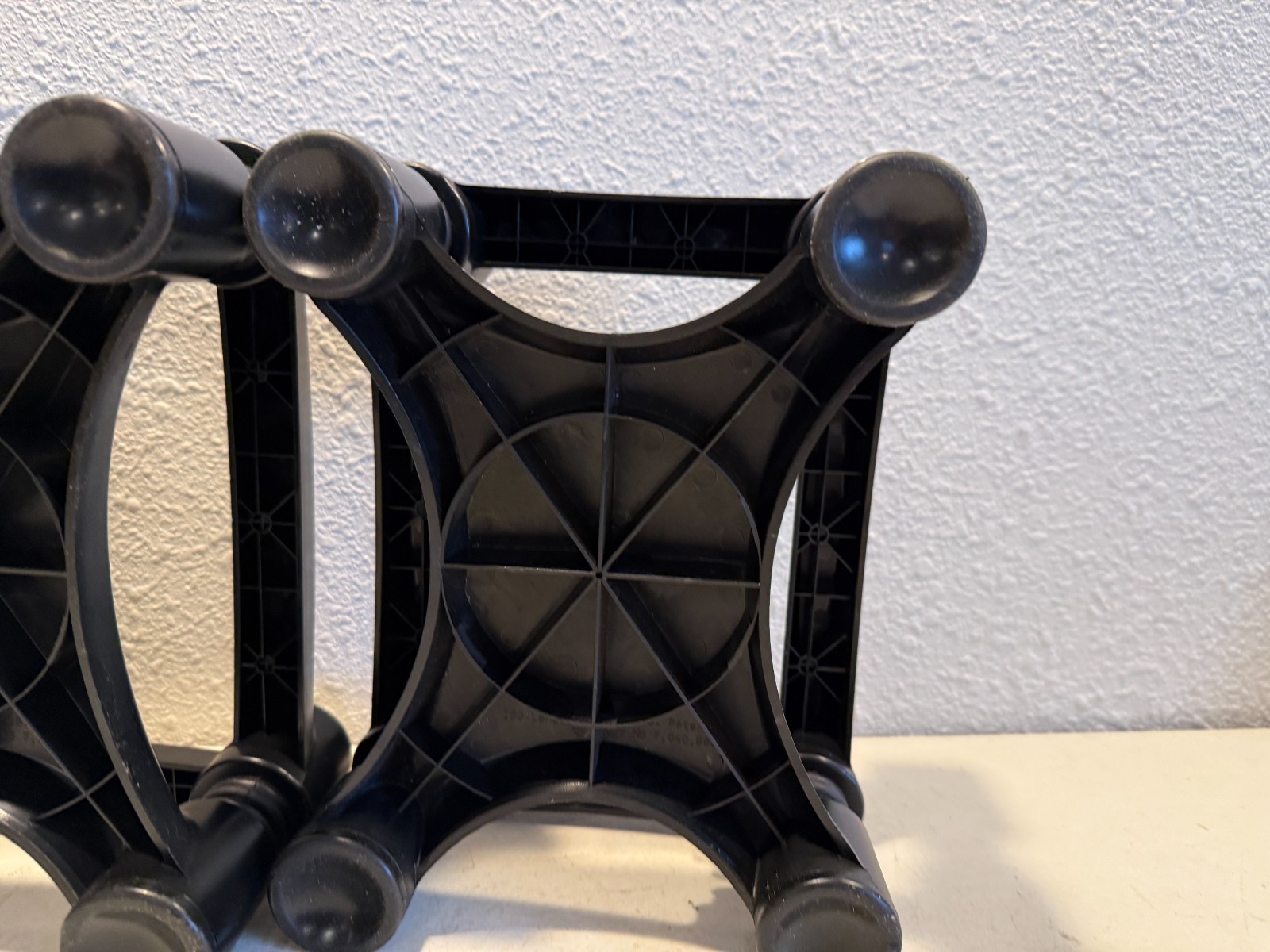 Lot of 2 IsoAcoustics ISO-L8R200 Acoustic Subwoofer Isolation Stand