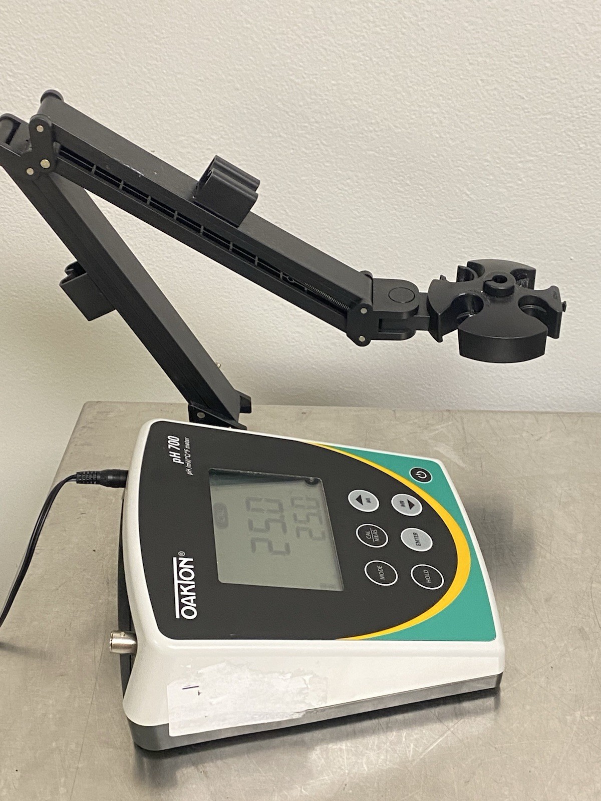 Oakton pH Model 700 Meter with Probe Stand Used, No Probe