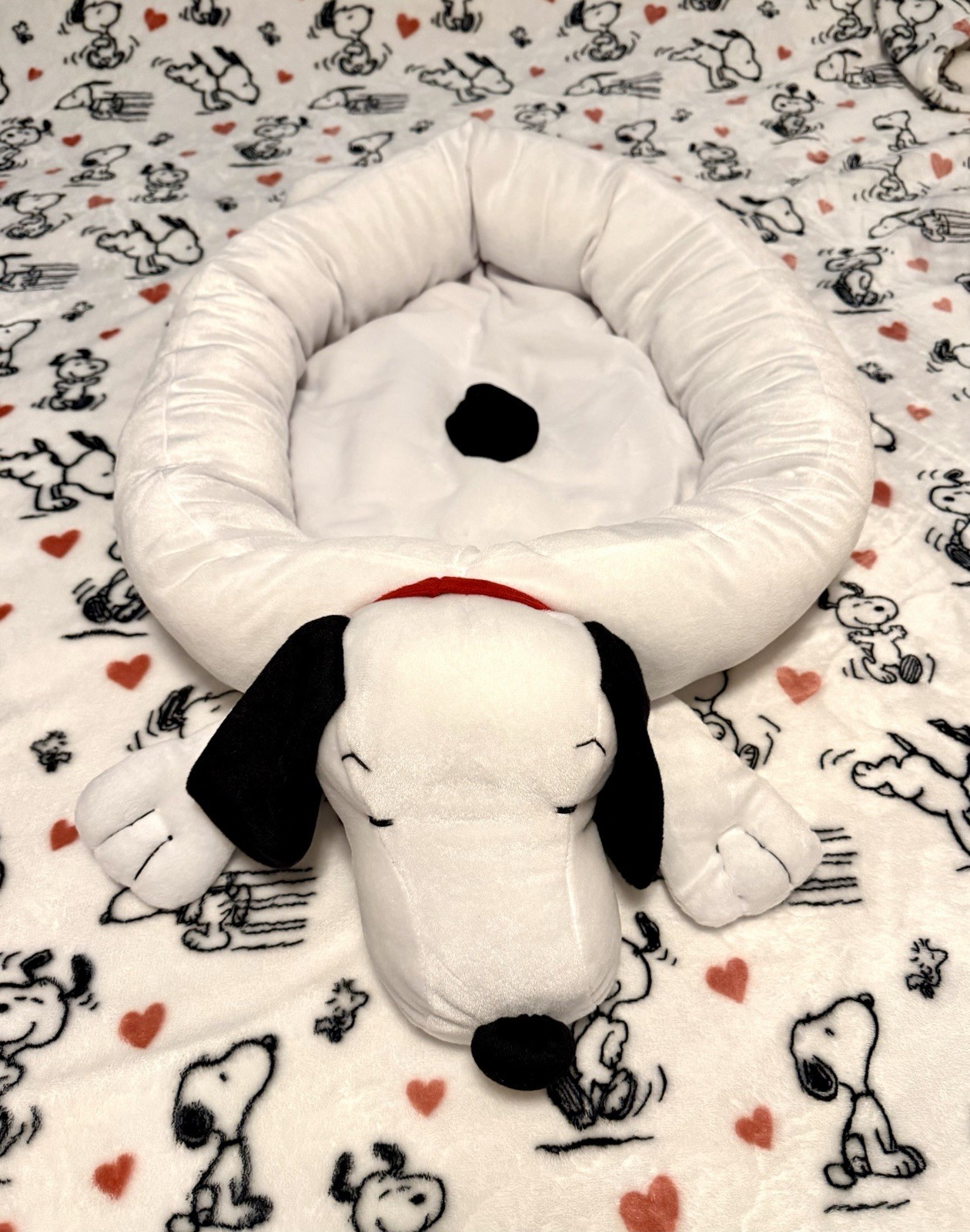 Snoopy Peanuts 30" Dog or Cat Bed Plush NWOT VERY RARE