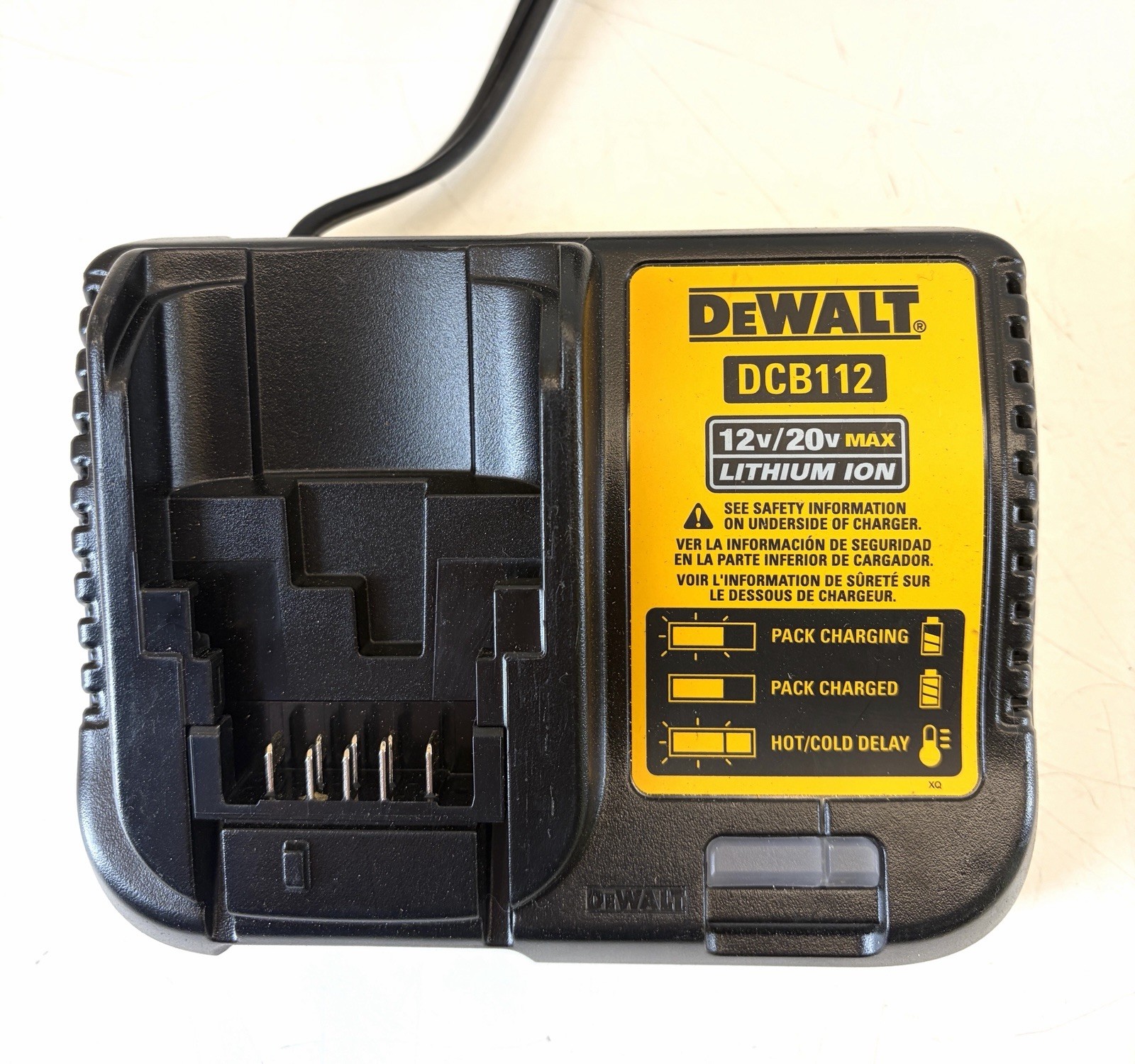DeWalt 12V/ 20V Battery Charger For Battery DCB204 DCB200 DCB205 Model DCB112