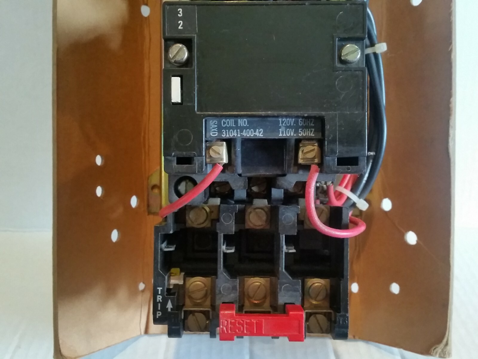 SQUARE D 8736SCO7V02 NEMA Size 1 3-Pole AC Reversing Magnetic Starter, NEW!