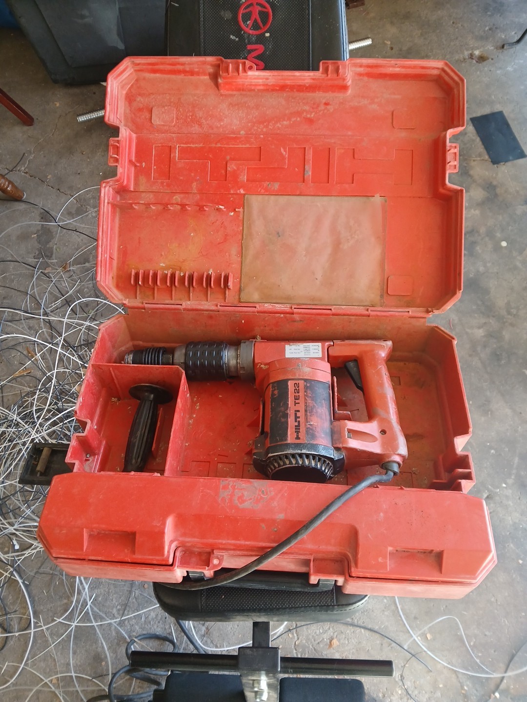 HILTI TE 22 Corded Hammer Drill With 1 Bit And Case