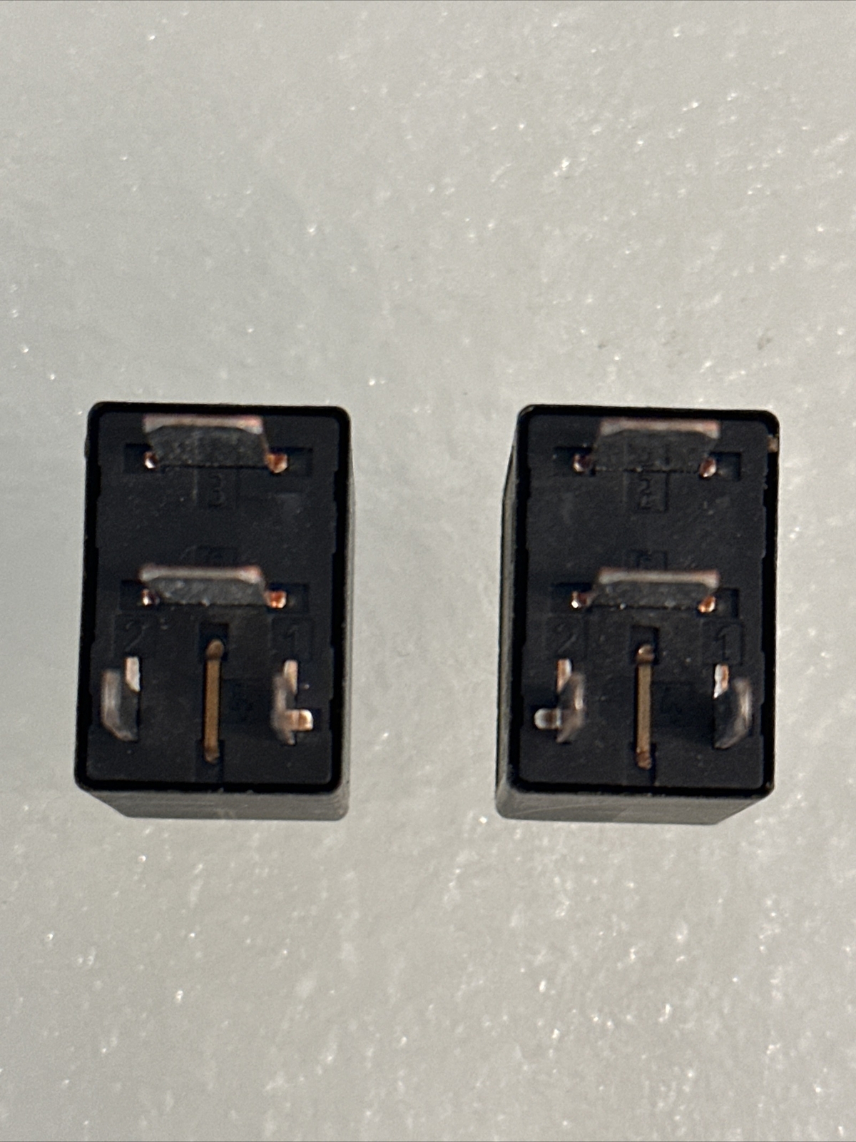 2x Ford FoMoCo HI PWR Black Relays HU5T-14B192-GA