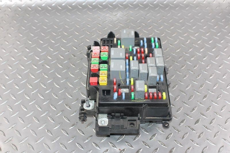 2003-2005 Chevy Silverado 1500 Pickup Engine Fuse Box with Warranty