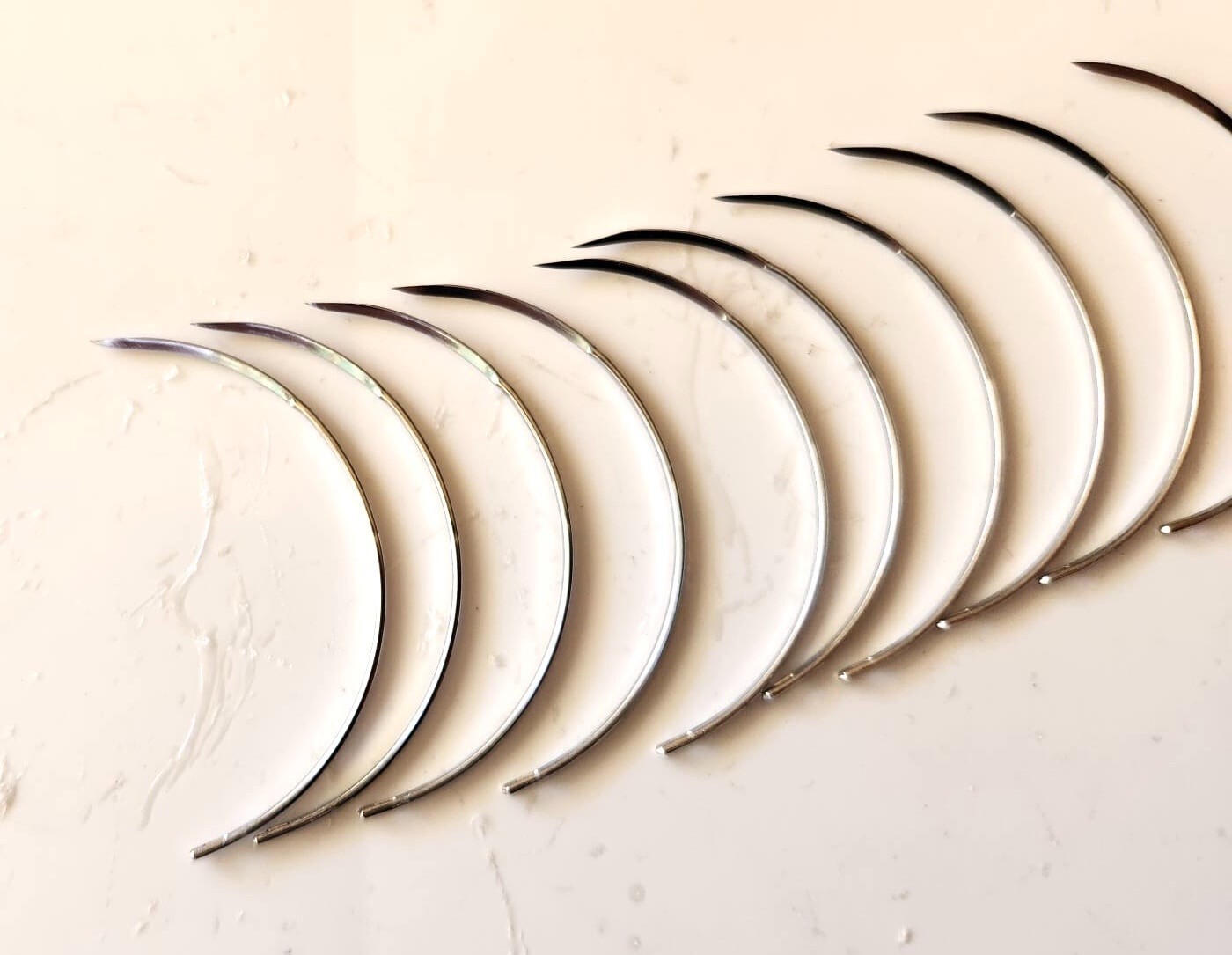 10 PCS PACK SUTURE NEEDLES 1/2 CIRCLE Surgical INSTRUMENTS