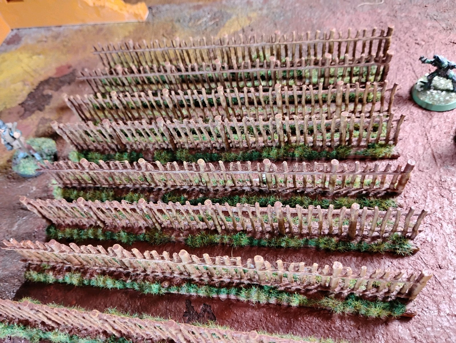 Wooden Fences Wargame Terrain 29pc of fence 108"- 9 feet Painted - 25mm 28mm