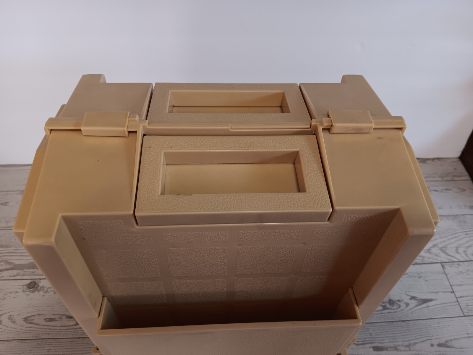 '83 World Wide Media Folding Sewing Caddy Spool Organizer Vintage Thread Notions