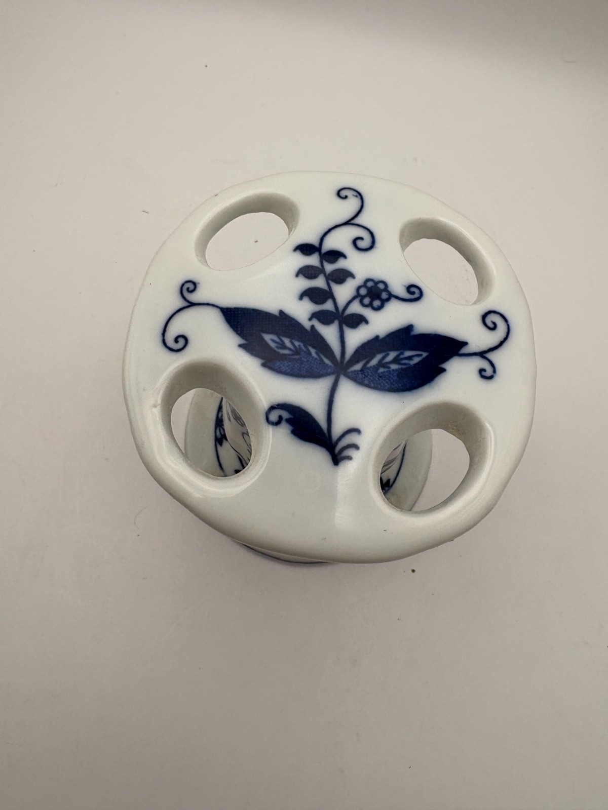 Vienna Woods Japan Blue Onion Design Toothbrush Holder Blue White