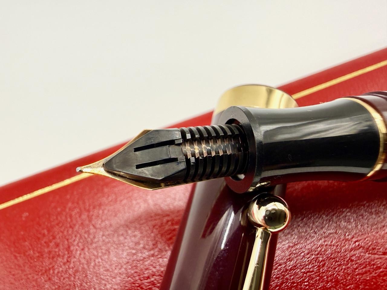 SHEAFFER MODERN LIFETIME BURGUNDY FOUNTAIN PEN M 14K NIB