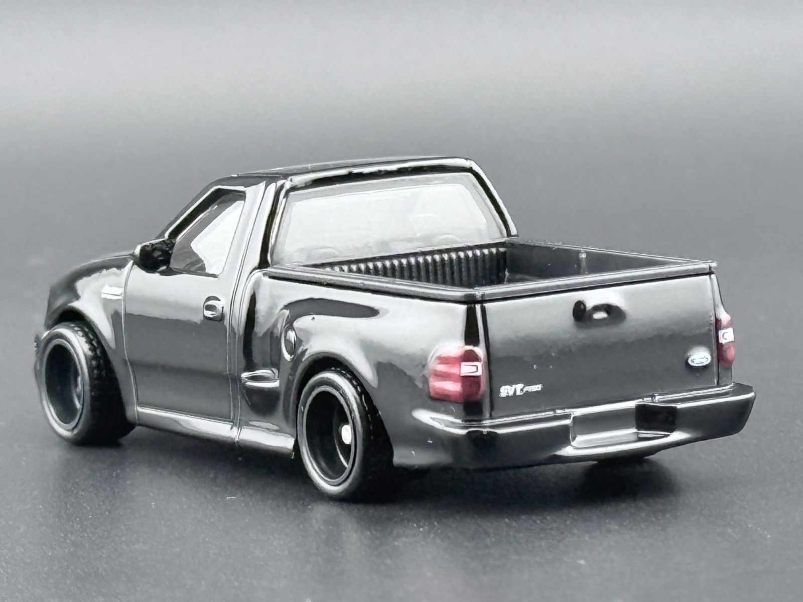 Hot Wheels 99 Ford F-150 Lightning Power Trip FPY86-961 R 1/64