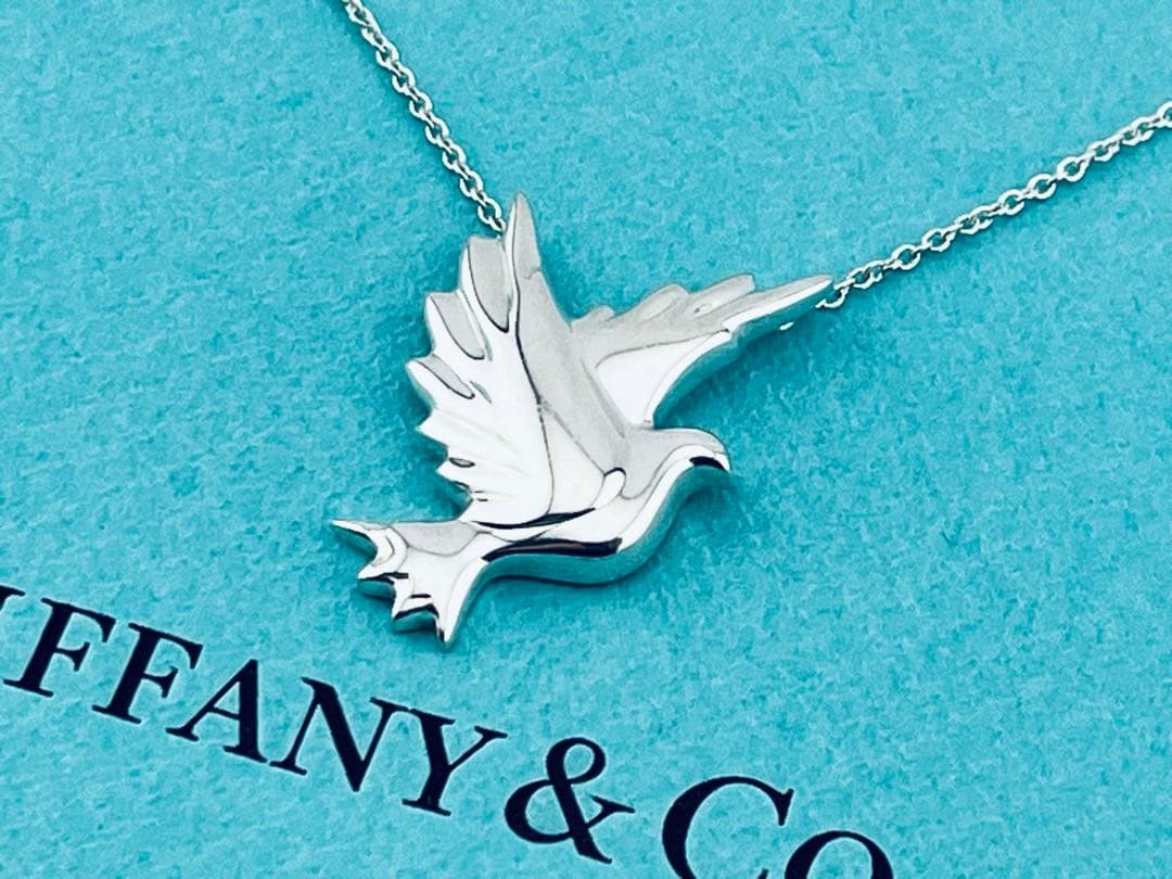 f088 Rare, excellent condition Tiffany & Co. Dove necklace, dove/bird design,
