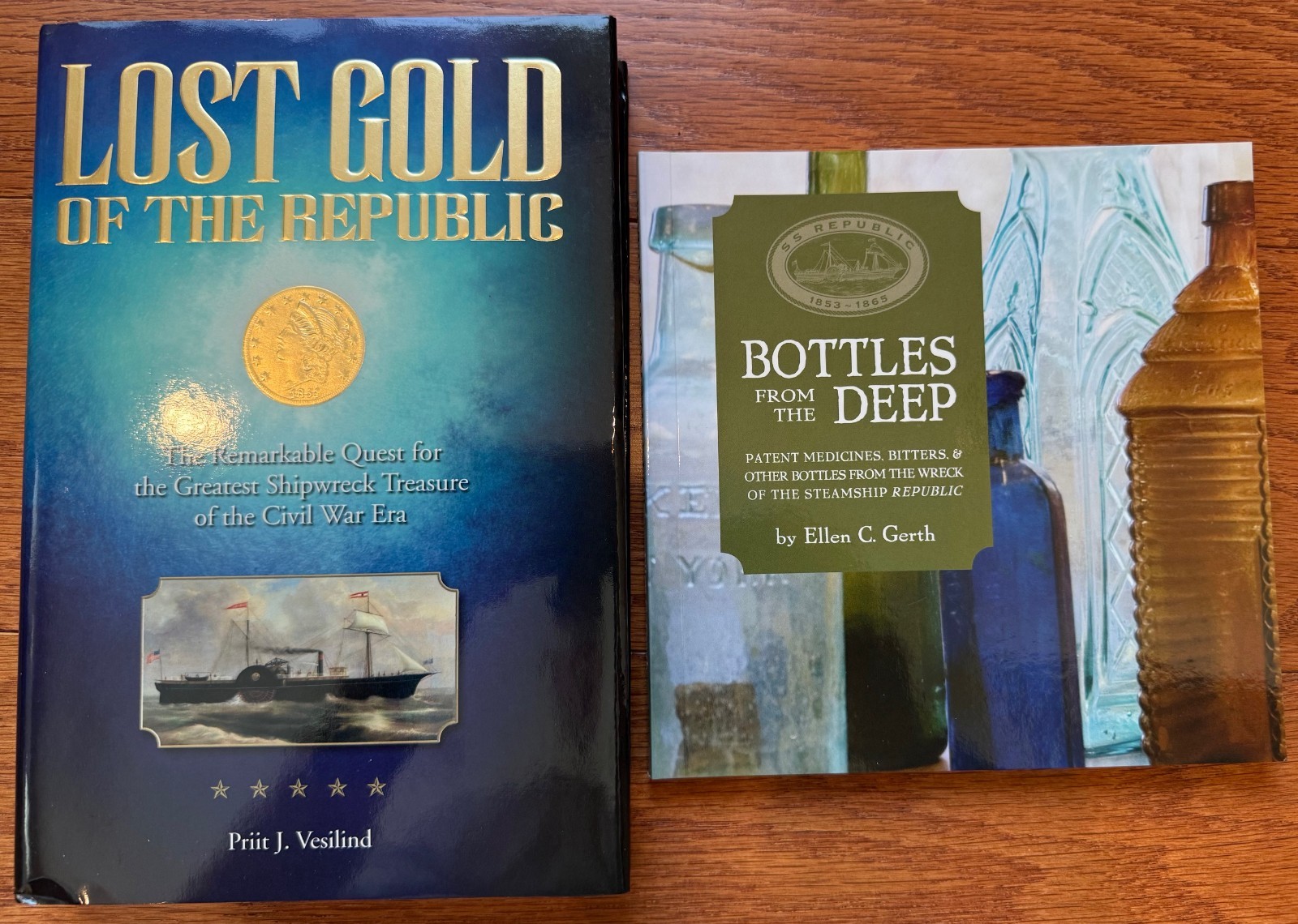 S.S. REPUBLIC SHIPWRECK MASTER INK BOTTLE W/ WOOD BASE, BOOKS, NO COA