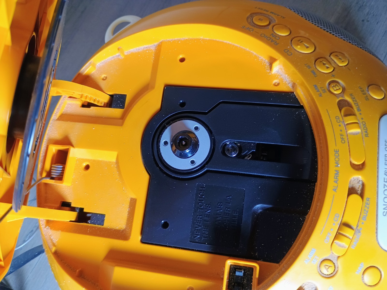 Sony "PSYC" Dream Machine Boombox! (ICF-CD831) - Intermittent CD Play-SHIPS FREE