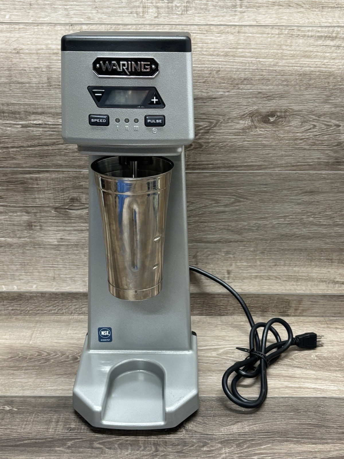 Waring Commercial Heavy-Duty Single-Spindle 1 HP Drink Mixer w Timer WDM120TX