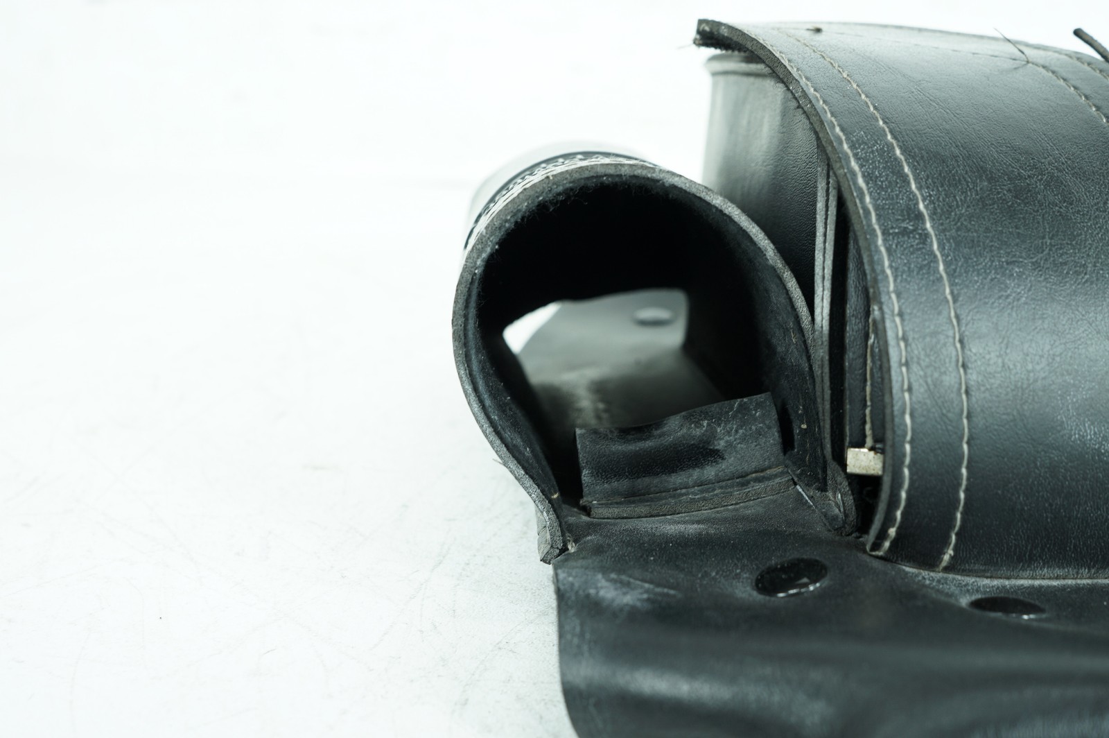 01 Harley Touring Electra Glide Ultra OEM Onboard Tool Bag Leather Storage Torn