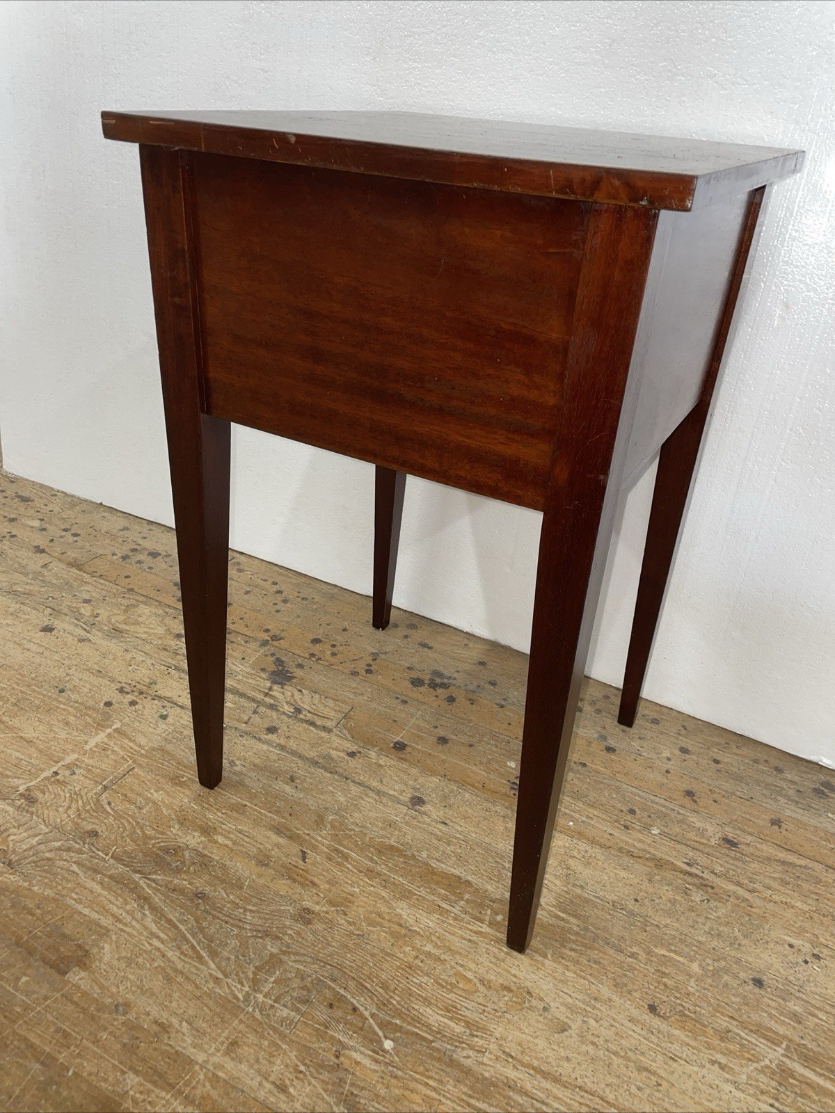 Vintage Mahogany 2 Drawer Table Nightstand lamp stand Glass knobs