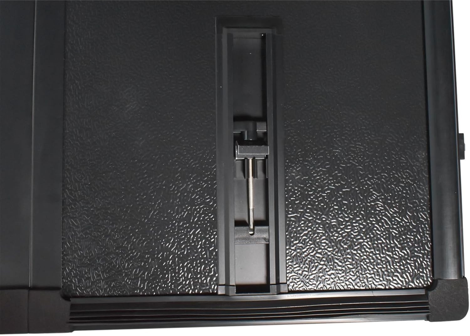 4.6FT 3-Fold Hard Tonneau Cover w/ Light for Ford Maverick 2022-2025 Truck Bed