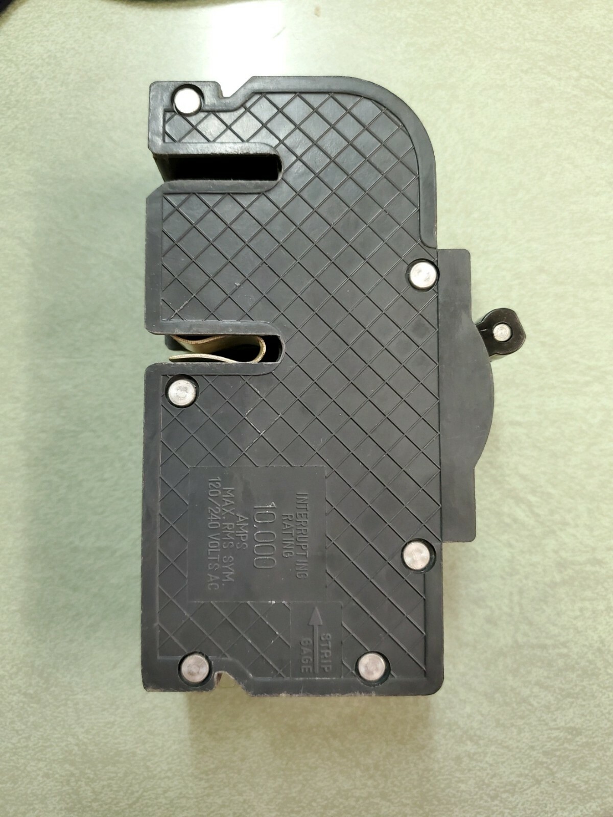 UBIZ- 220 QC2020 BREAKER