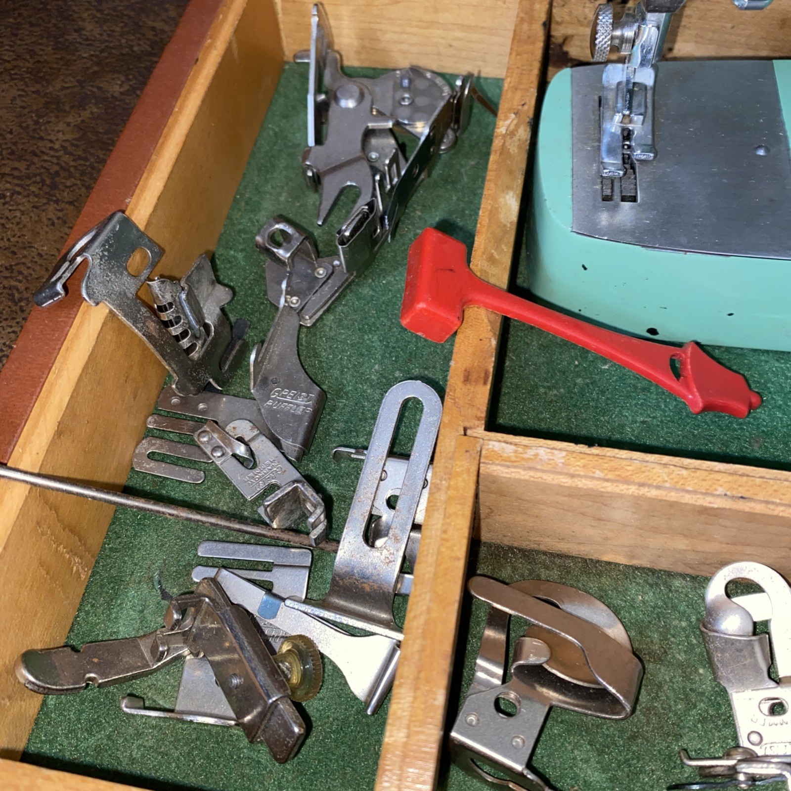 Rare 1950's Micro Bell Portable Sewing machine Case No Cord Green Model MB