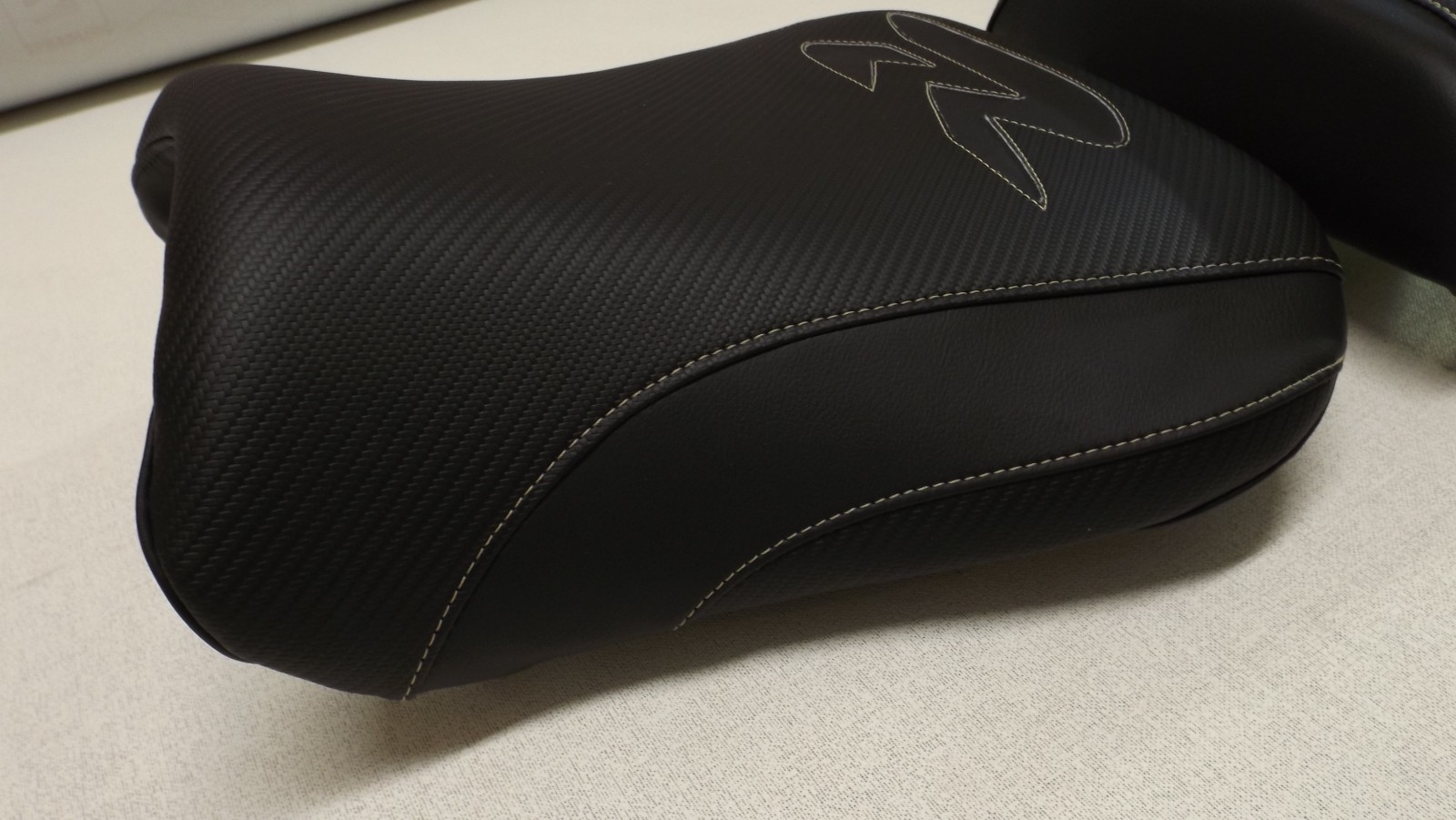 SUZUKI GSX-R 600 750 FRONT& REAR SEAT COVERS 04 05 BLACK CARBON FIBER TEXTURE