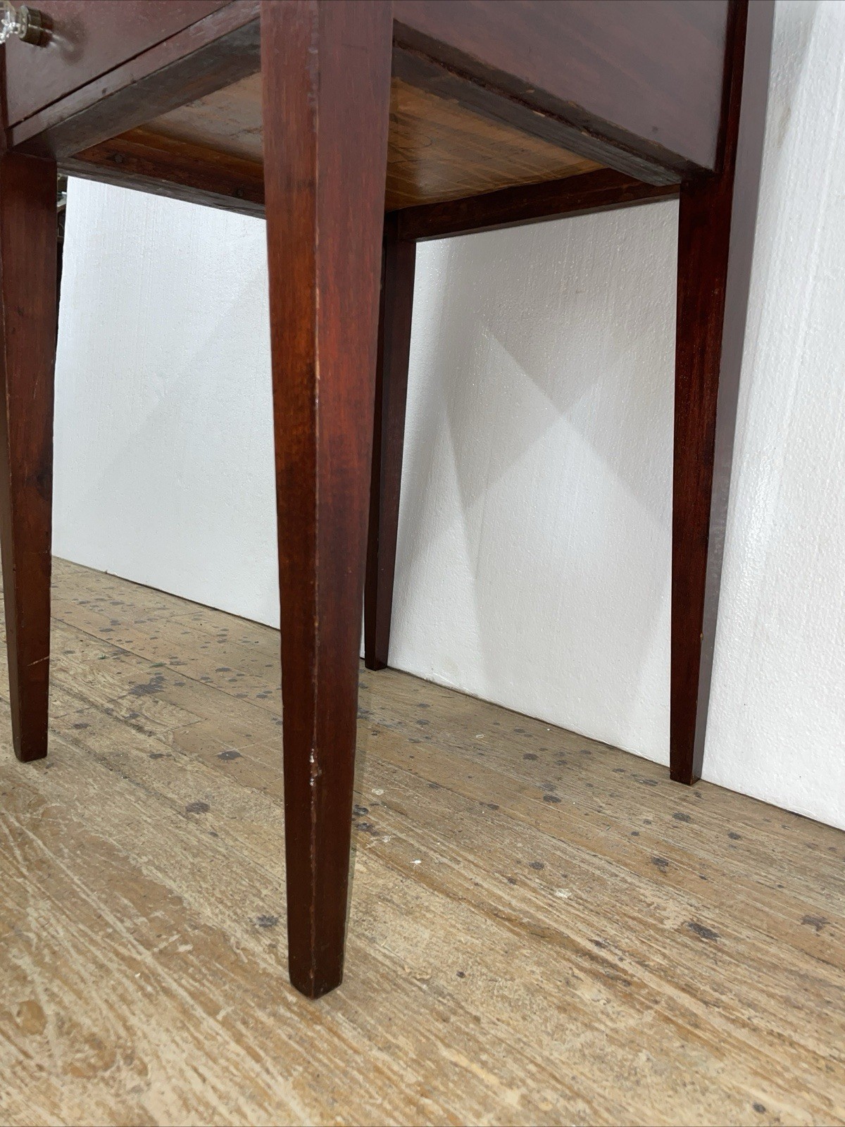 Vintage Mahogany 2 Drawer Table Nightstand lamp stand Glass knobs