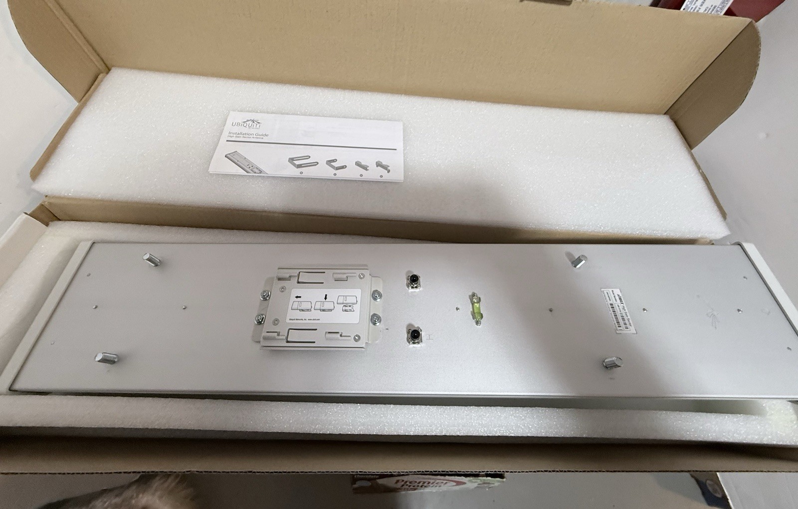 ✔️NEW UBIQUITI AM-2G16 90 Degree 2.4GHZ Air Max Sector Antenna w/ mount hardware