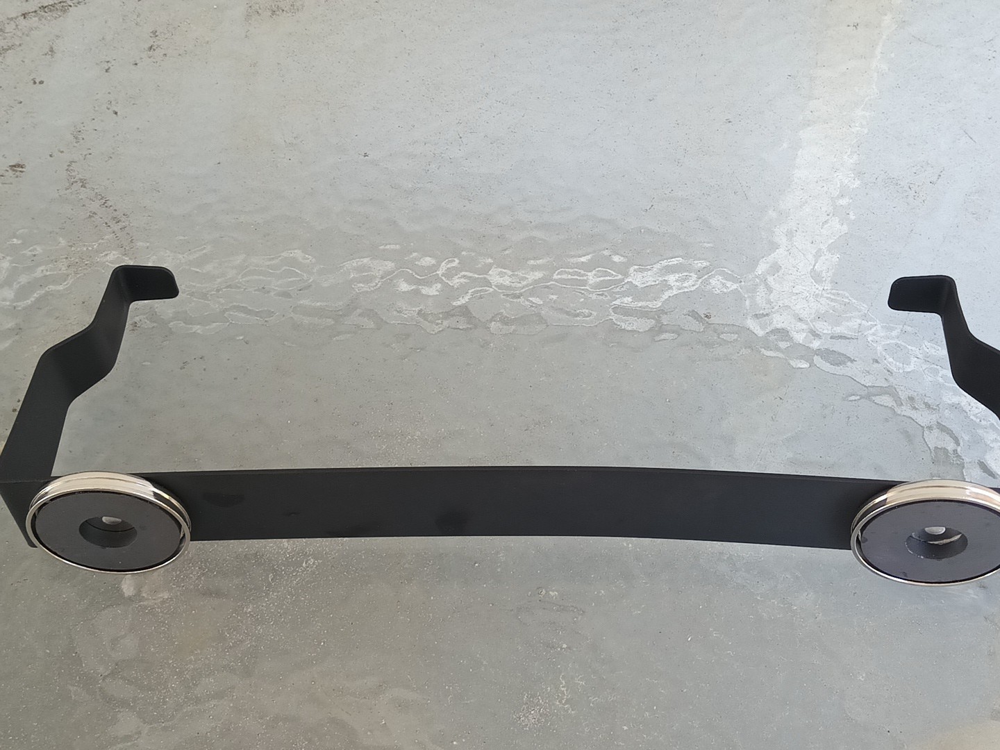 New Pig Corporation 57701 PIG Magnetic Roll Holder **FREE SHIPPING!!**