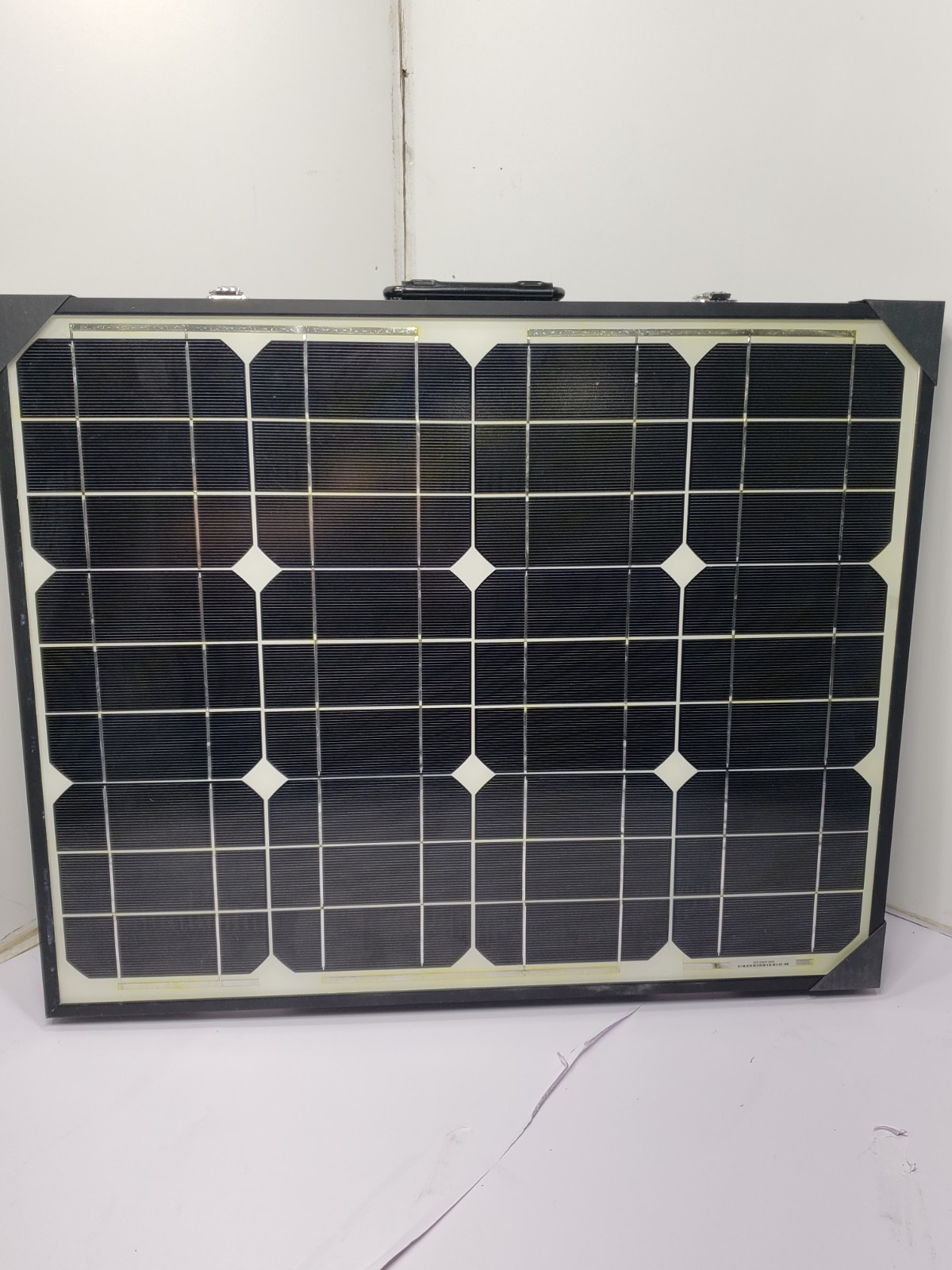 Fuel-Less Generator by Humless Lion Energy 50W Solar Panel Power Connector