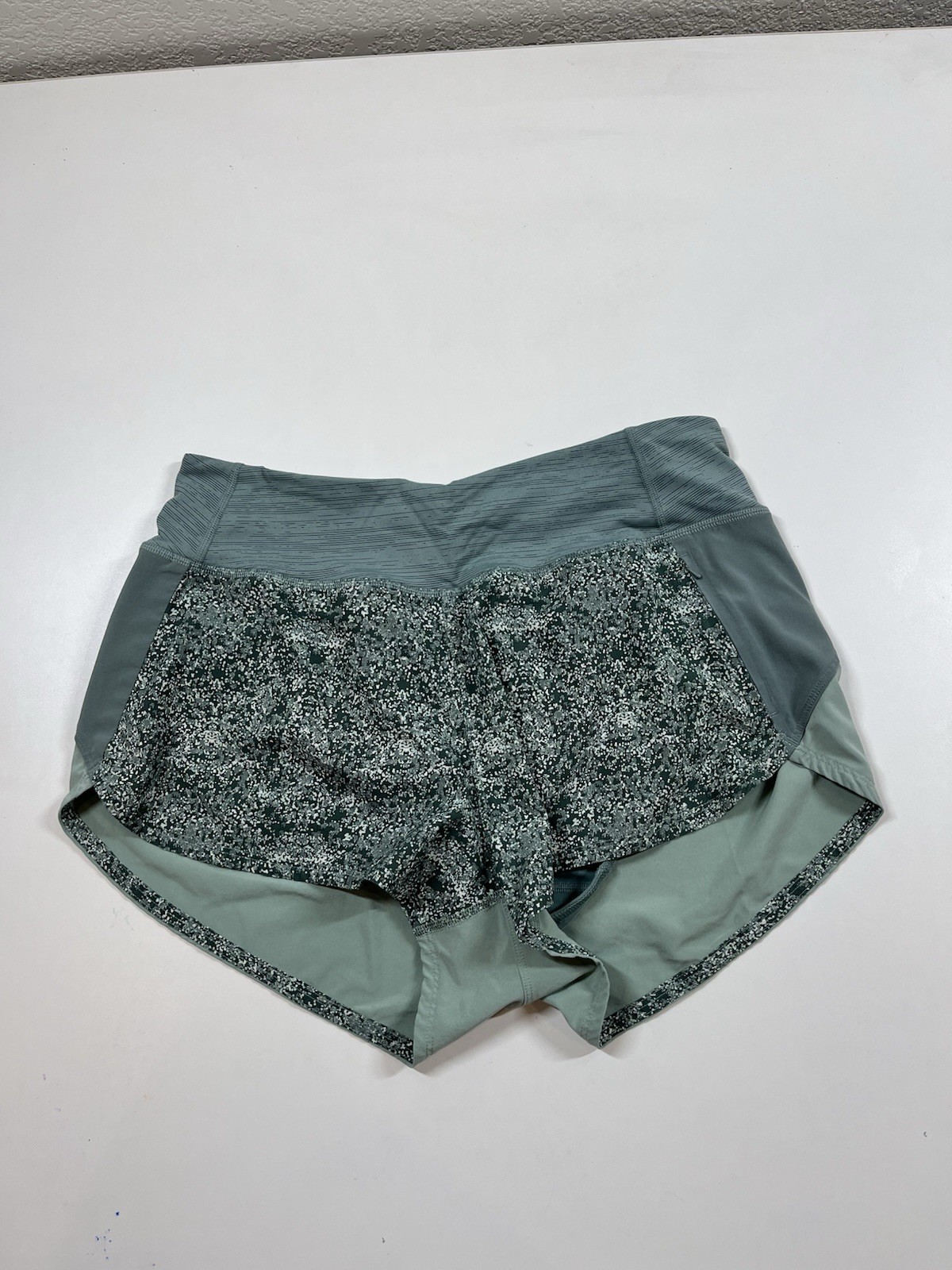 Green Outdoor Voices Athletic Gym Training Shorts Women's Size M Medium