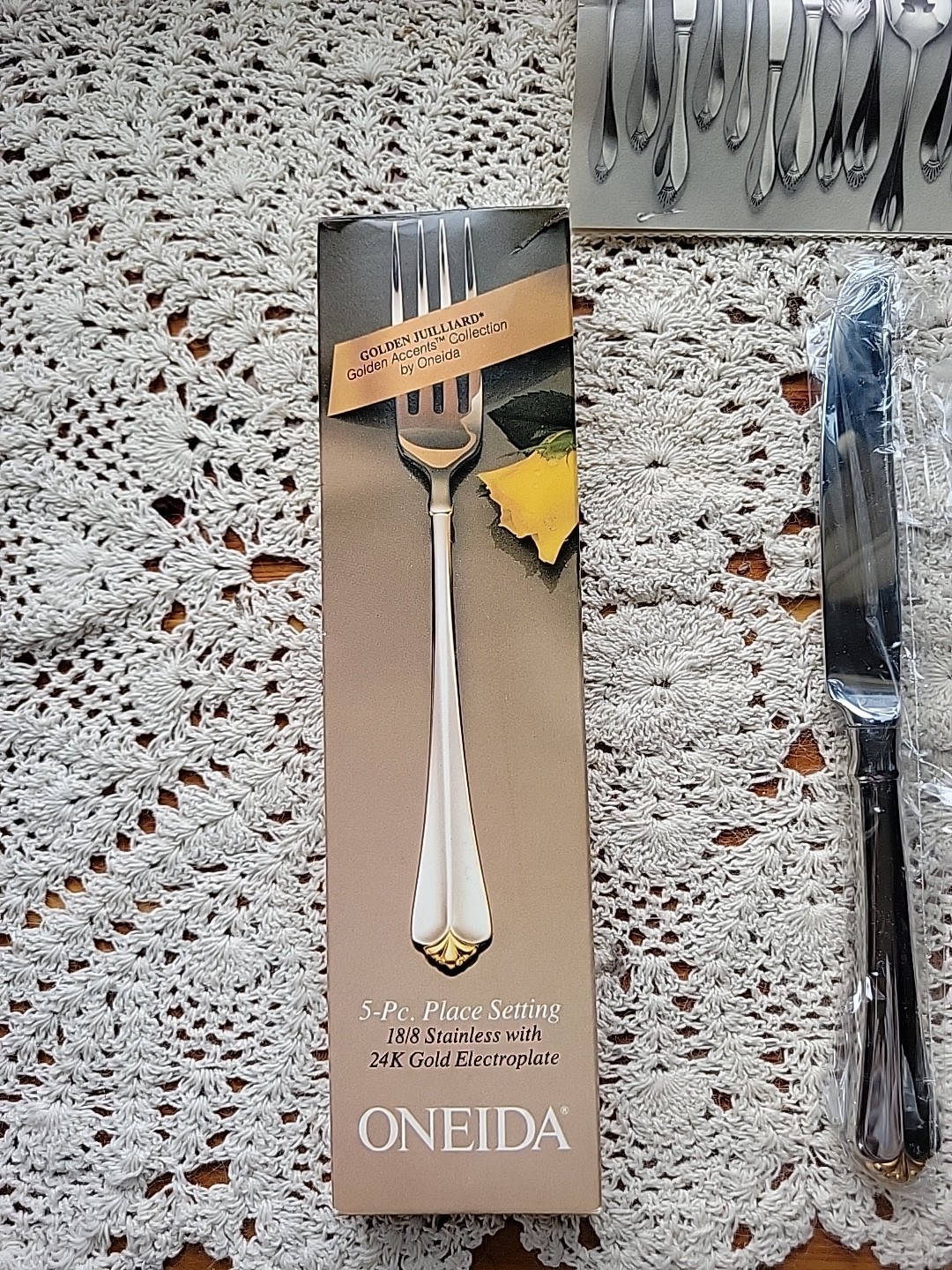 New Oneida Golden JUILLIARD 18/8 Stainless 5pc Place Setting Service for One Box
