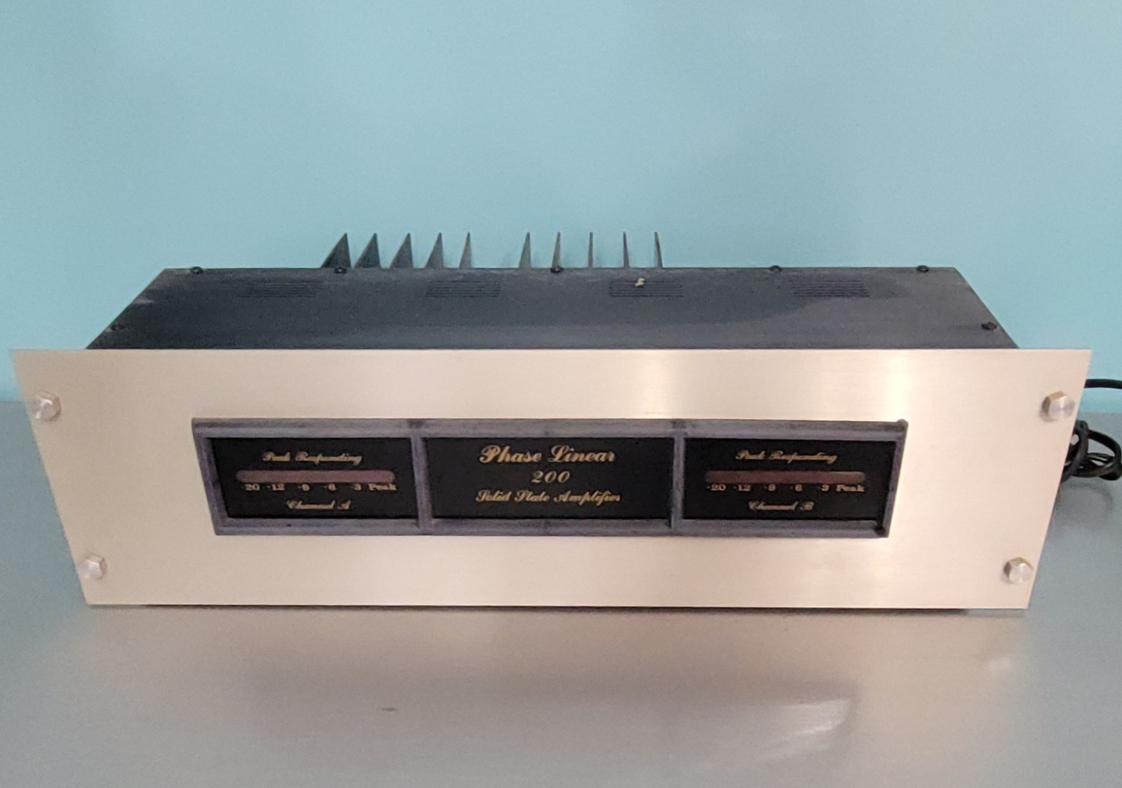 Vintage PHASE LINEAR 200 Power Amplifier – Bob Carver – Parts / Project Amp