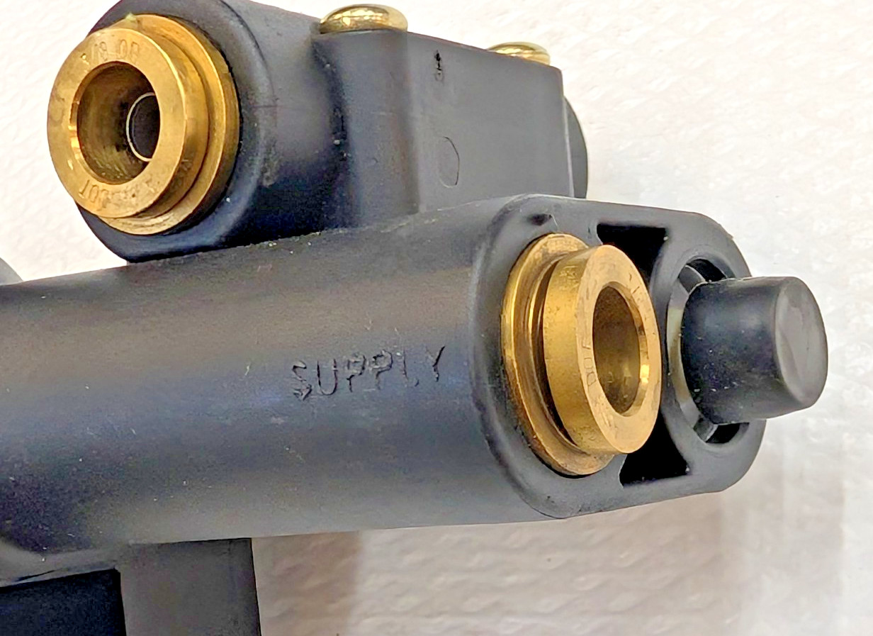 2607243C92 International Link Hadley Height Control Valve W/ Dump 2607243C93