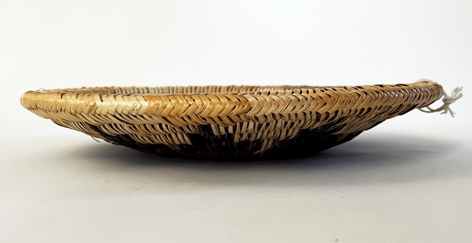 NAVAJO DINE HAND WOVEN 11" WEDDING BASKET TRAY C. 1970s NATIVE AMERICAN ART