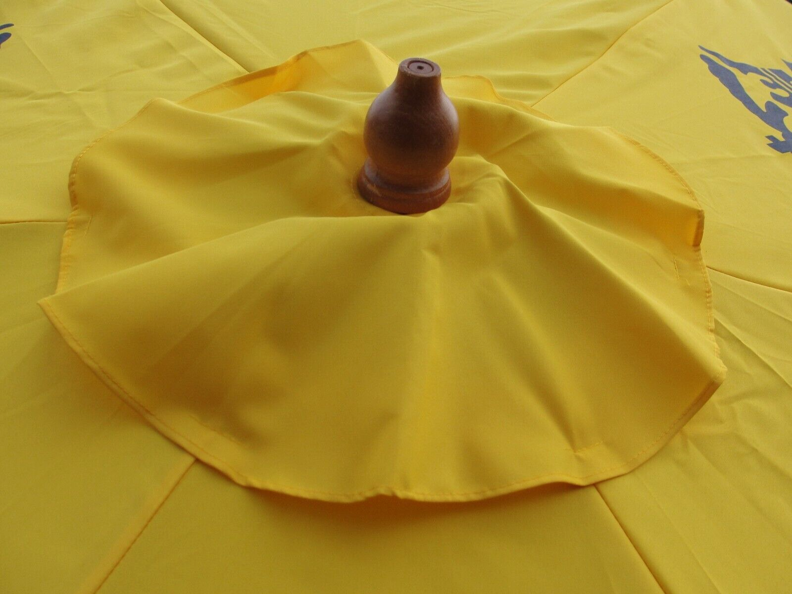 CORONA LIGHT BEER 👑 PATIO MARKET UMBRELLA YELLOW CANVAS WOOD POST 7' NEW IN BOX