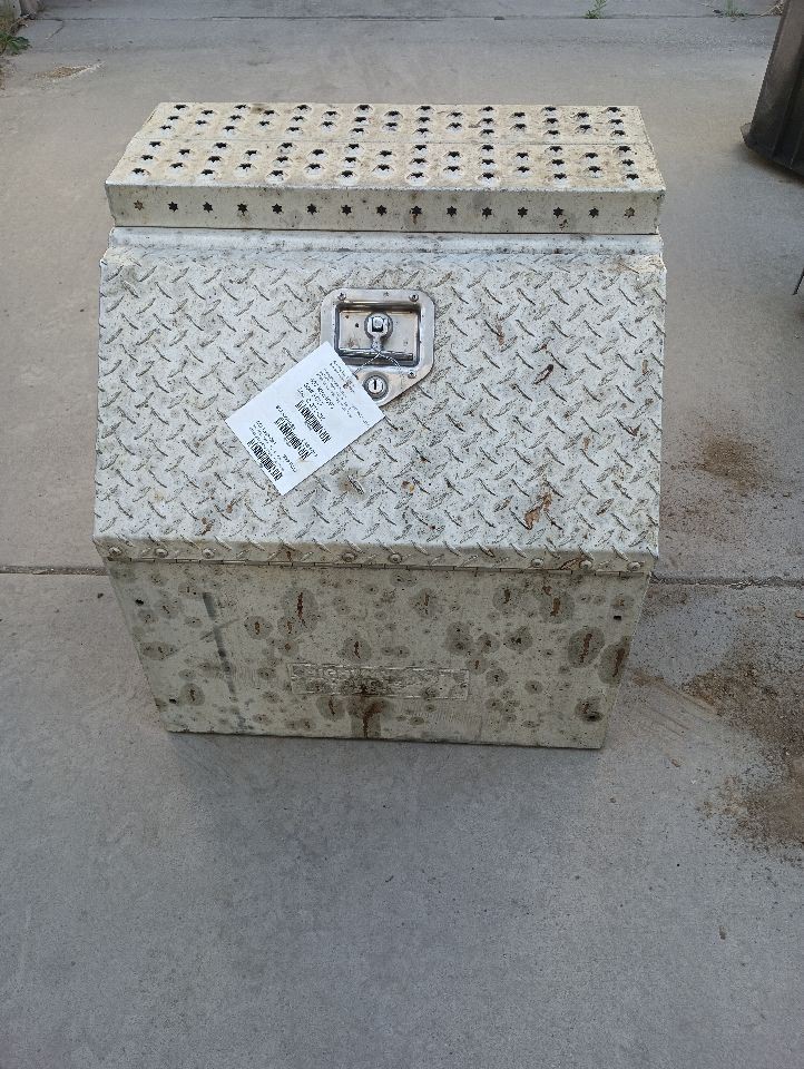 Semi Truck Storage Box 20X24X26  (12149052