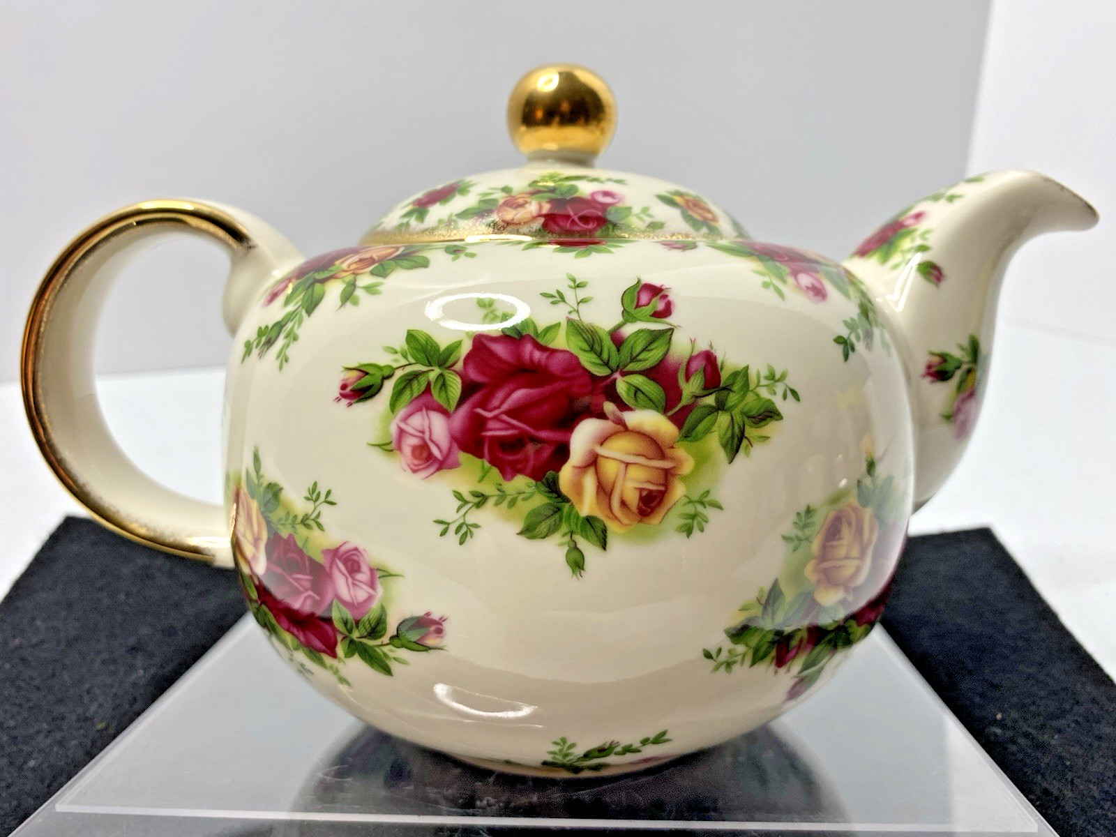 Royal Albert "Old Country Roses" Fine China Stamped 1998 Teapot A++