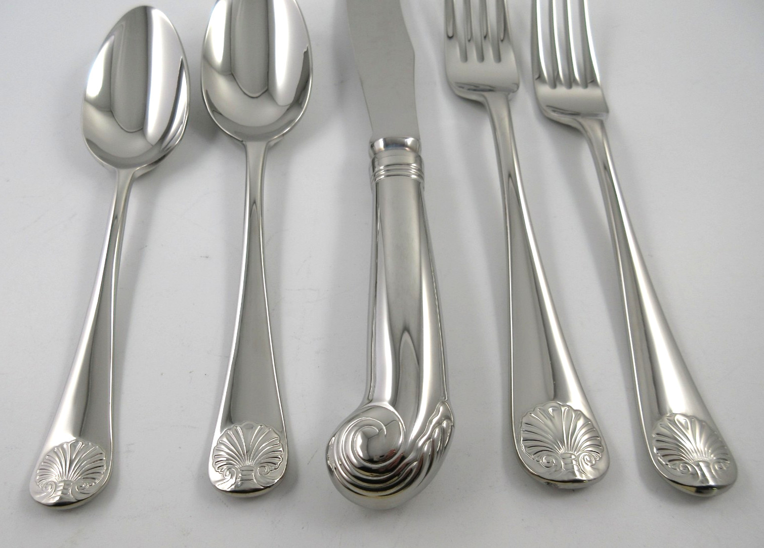 Kirk Stieff WILLIAMSBURG ROYAL SHELL 5 Piece Place Setting Stainless Flatware