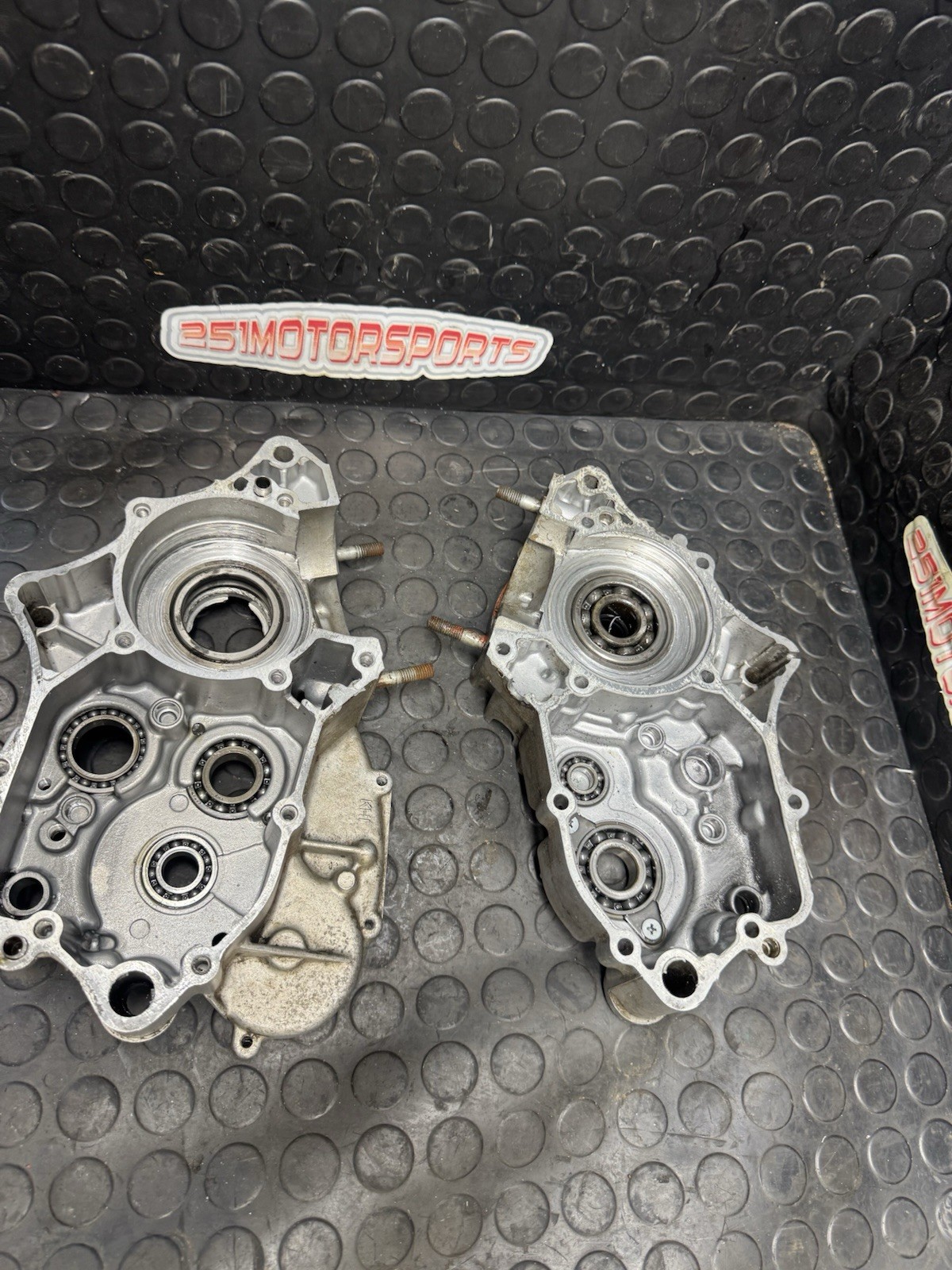 01 02 03 04 05  Kawasaki KX85 KX100 GENUINE OEM CRANKCASE SET L & R CASES