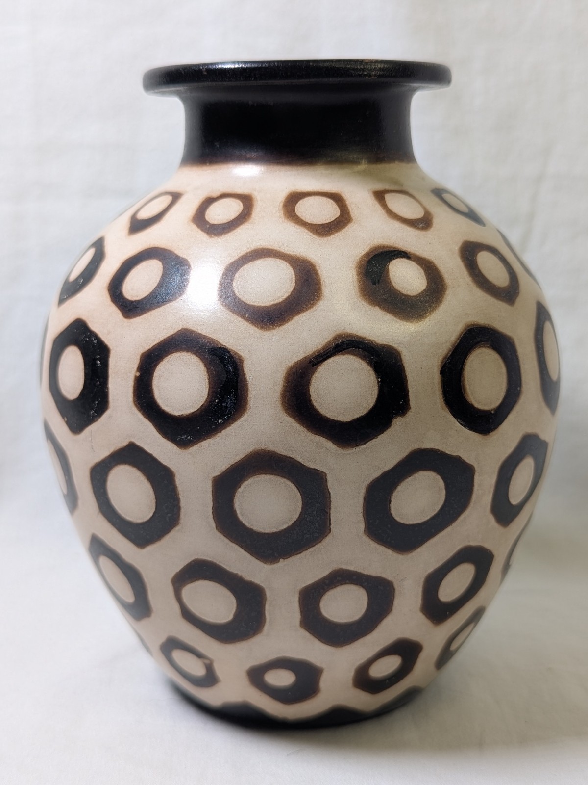 Segundo Carmen Chulucanas Peru Art Pottery Vase Signed Geometric Black Cream 6"