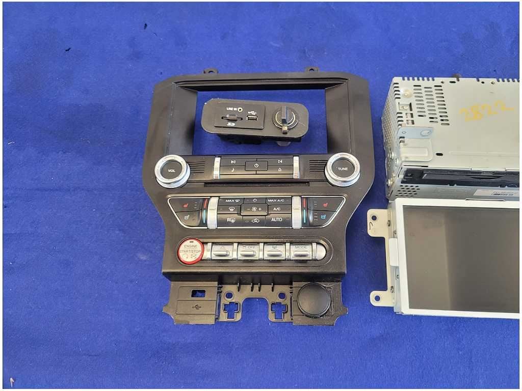 2016 Ford Mustang GT S550 Audio Sync3 Receiver Navigation Stereo Face Plate 2822