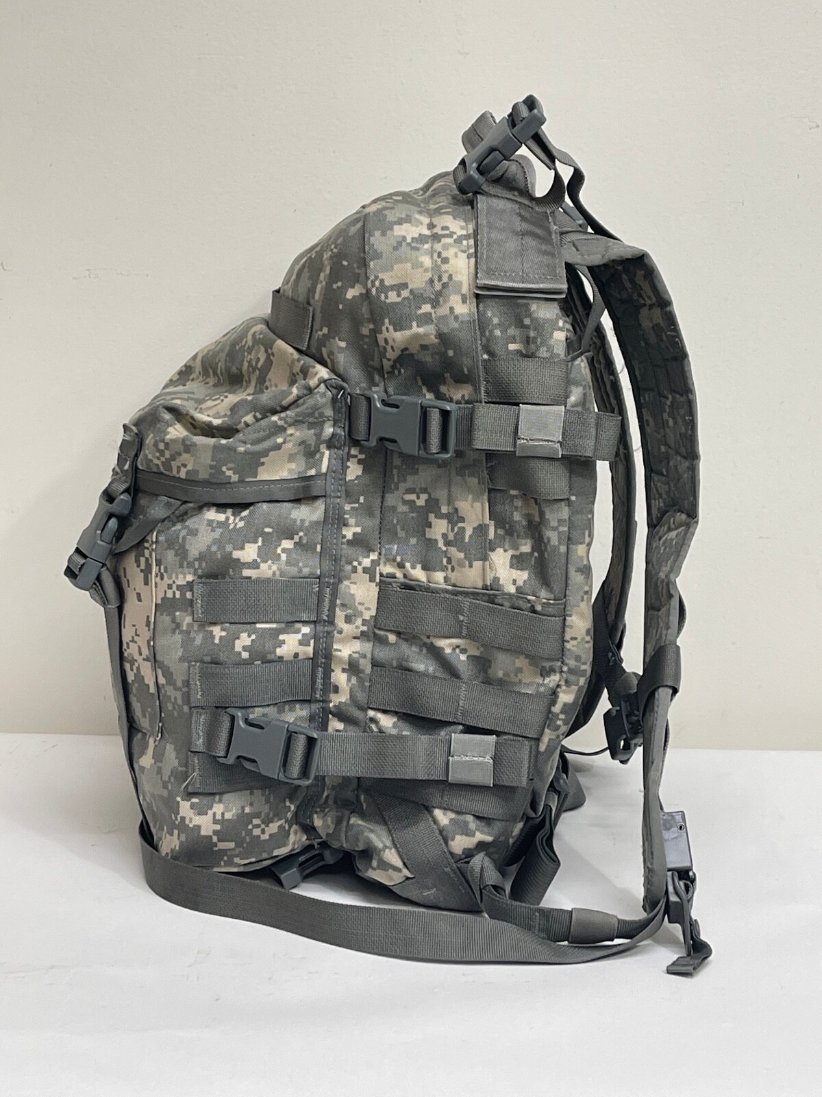 US MILITARY ACU MOLLE II ASSAULT PACK W/STIFFENER 3 DAY BACKPACK