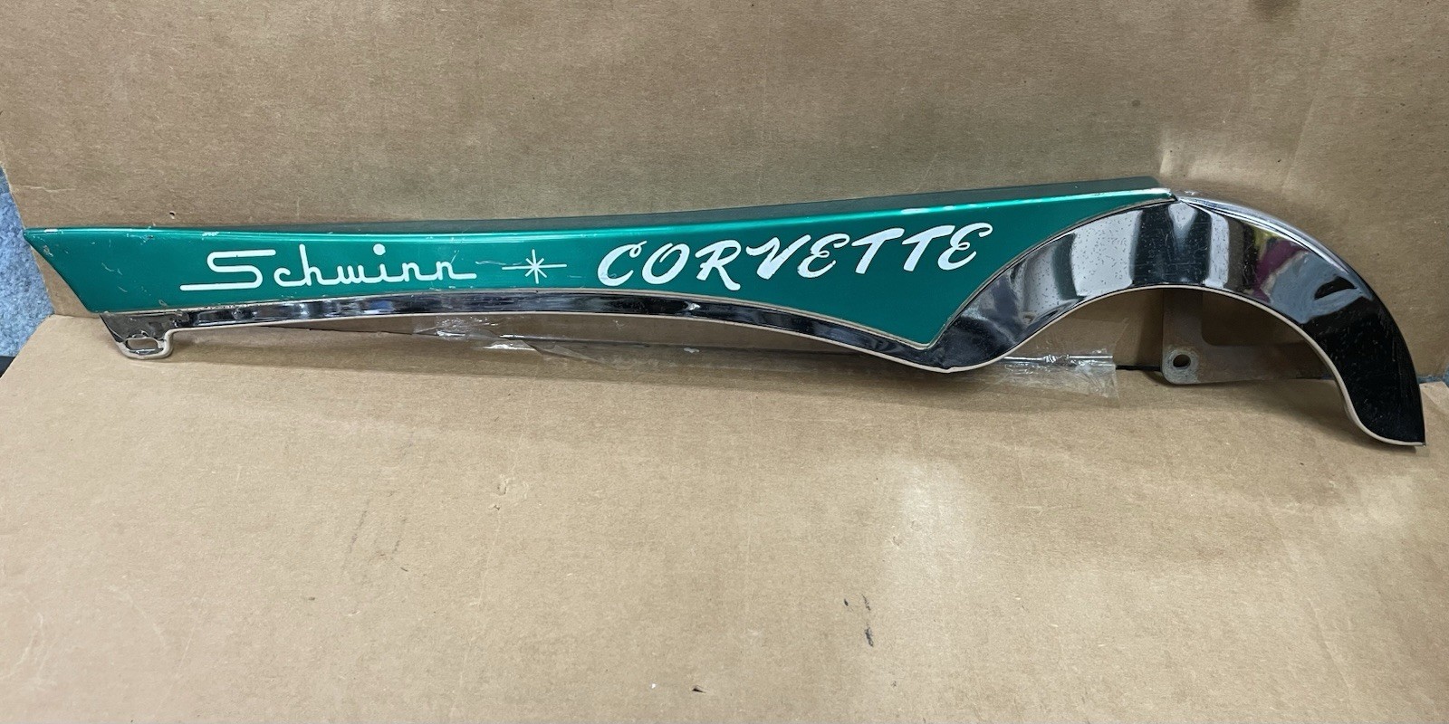 Vintage Schwinn 26” Corvette Middleweight Chainguard In Radient Green