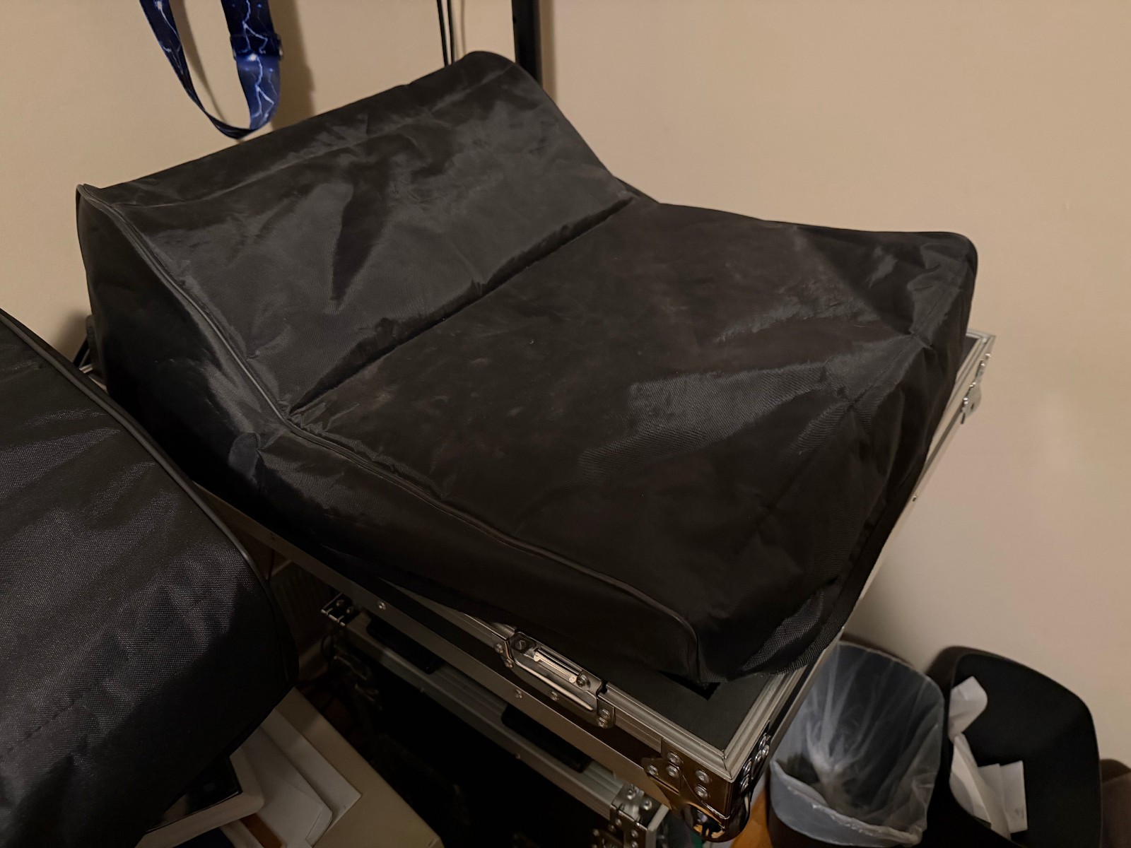 Midas M32R Digital 40 channel Mixer with Gator case and dust cover